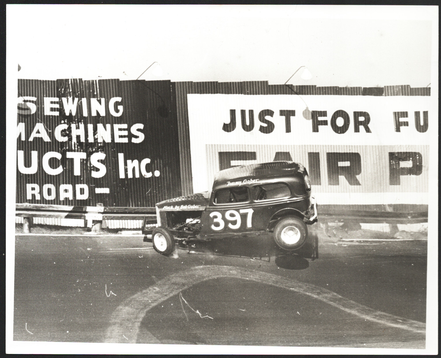 Tommy Gober #397 Modified Stock Car Crash 8 x 10 B&W Photo (1963)